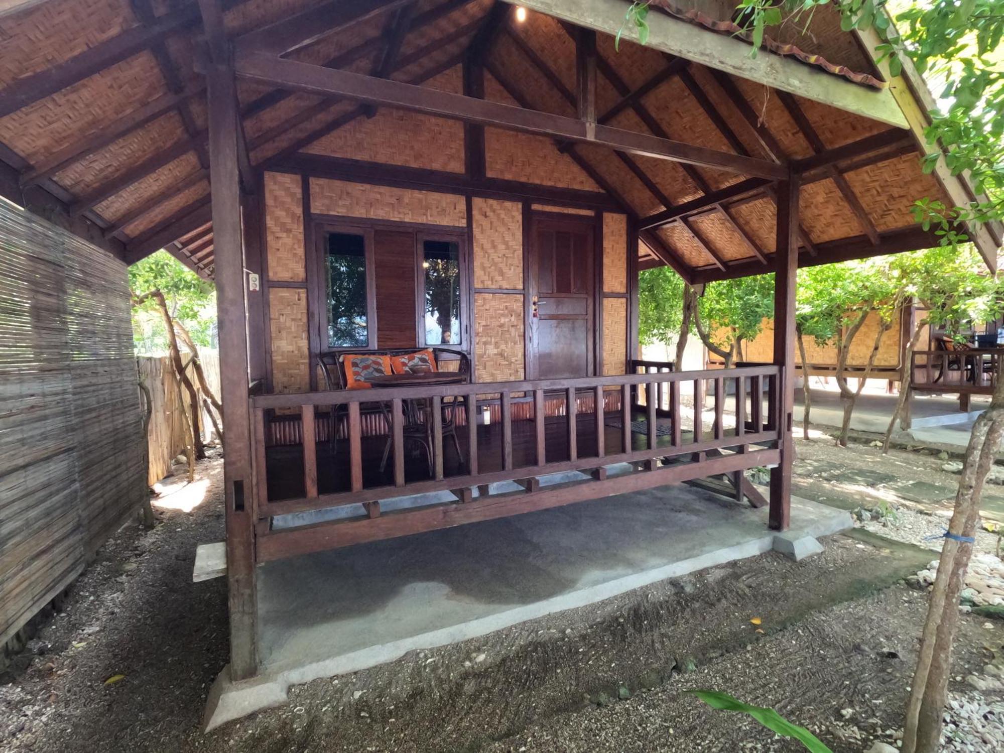 Maryan Moyo Bungalows & Resto Moyo Island Exterior photo